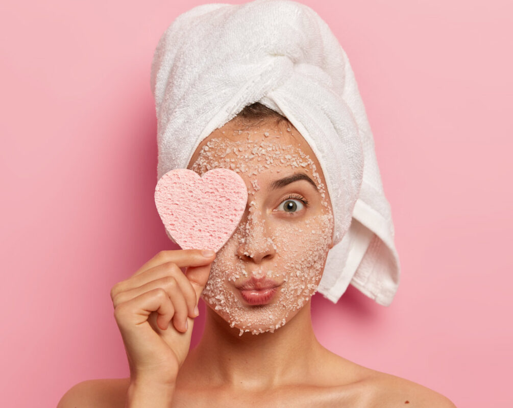 cómo hacer una limpieza facial en casa paso a paso fácil y efectivo